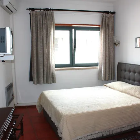 Dona Leonor מלון קלדס דה ריינה