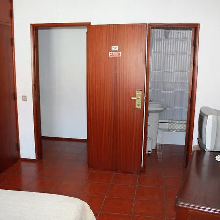 Dona Leonor 3* קלדס דה ריינה