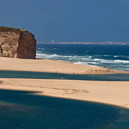 מלון Dona Leonor 3*