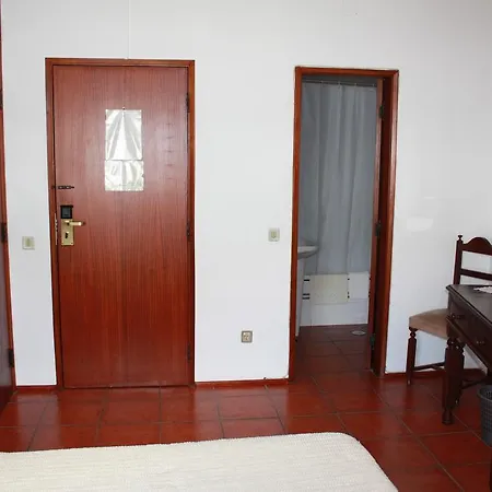 Dona Leonor 3* קלדס דה ריינה